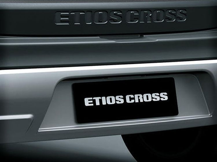 etios cross